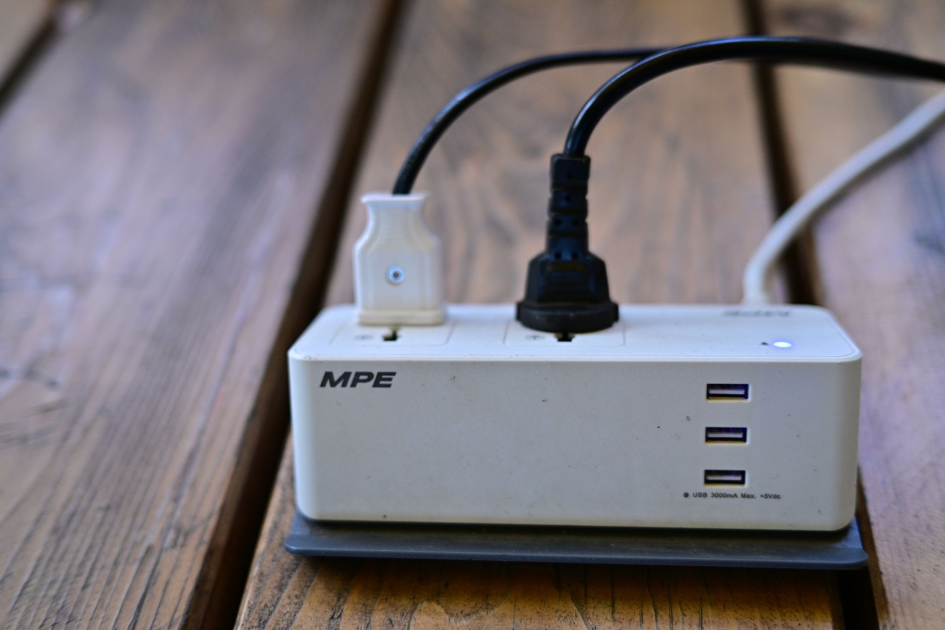 Különböző típusú elektromos konnektorok